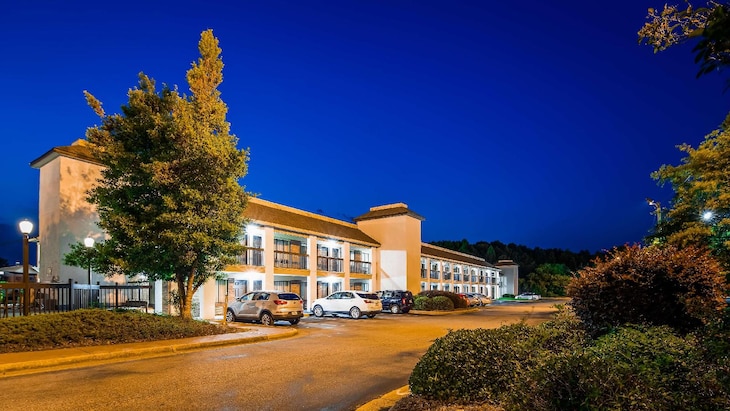 Gallery - SureStay Plus Hotel by Best Western Fayetteville