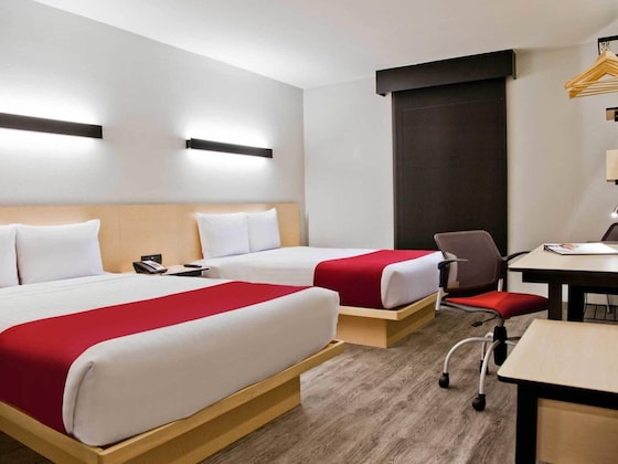 Gallery - City Express Plus by Marriott Medellin Colombia