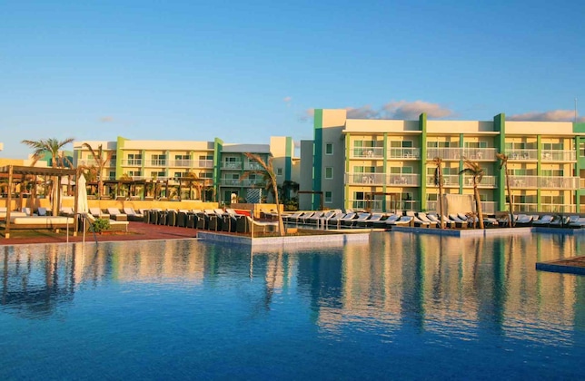 Gallery - Grand Muthu Cayo Guillermo