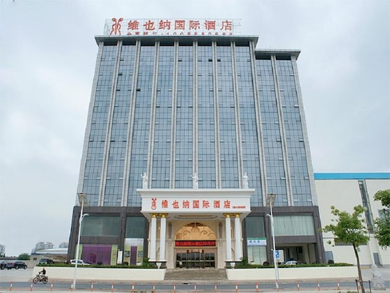 Gallery - Vienna International Zhoupu Wanda Plaza