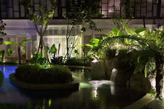 Gallery - Yats Colony
