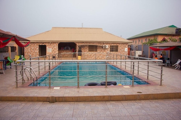 Gallery - Duckland Hotel And Suites Ltd