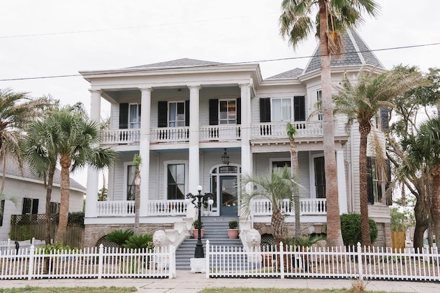 Gallery - Carr Mansion