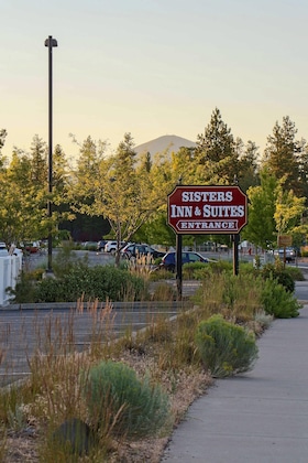 Gallery - Sisters Inn And Suites