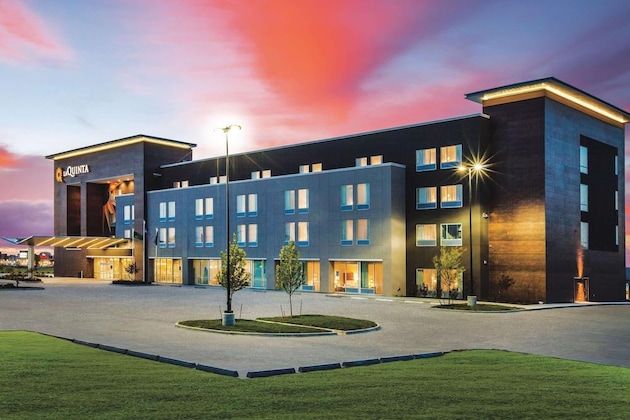 Gallery - La Quinta Inn & Suites By Wyndham Wichita Northeast