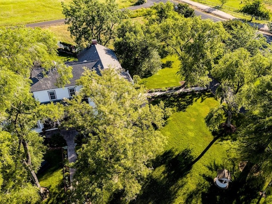 Gallery - Bybee's Historic Inn