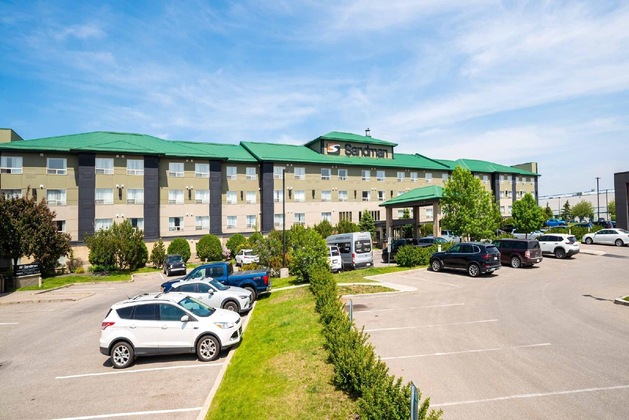 Gallery - Sandman Hotel Calgary Airport
