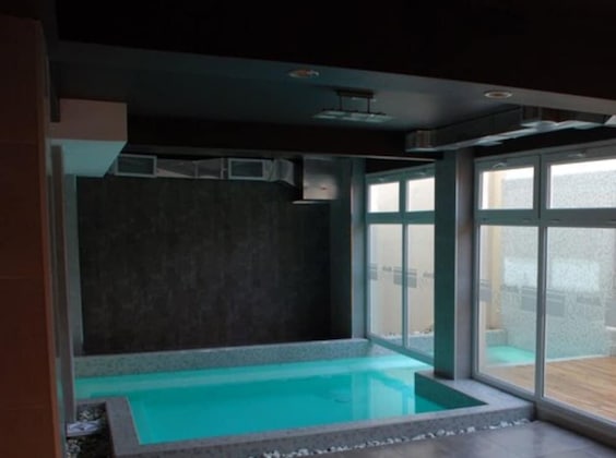 Gallery - Urbana Suites & Studios 440