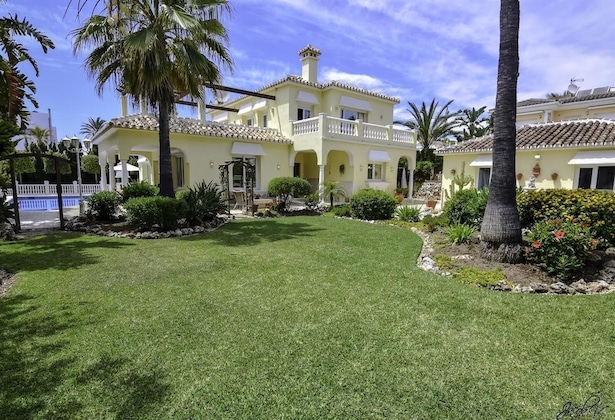 Gallery - Exquisite Villa 50M To Beach