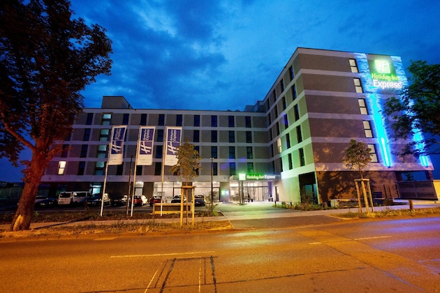 Gallery - Holiday Inn Express Darmstadt By Ihg