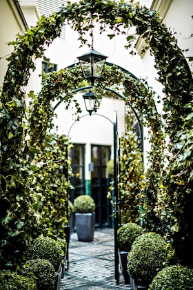 Gallery - Monsieur George Hotel & Spa – Champs Elysées