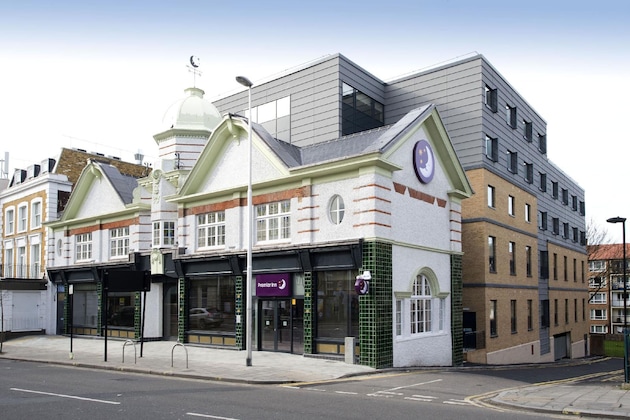 Gallery - Premier Inn London Clapham