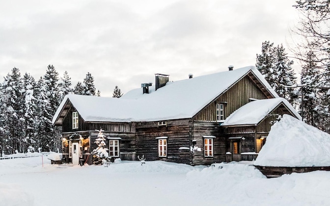 Gallery - Reindeer Manor Levi