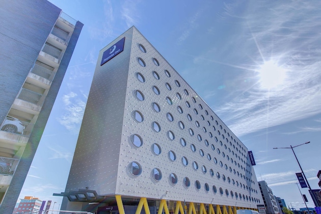 Gallery - Premier Inn Cardiff Bay