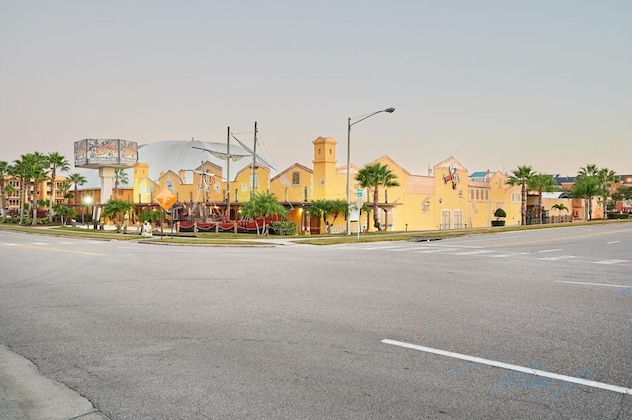 Gallery - The Point Hotel & Suites Orlando