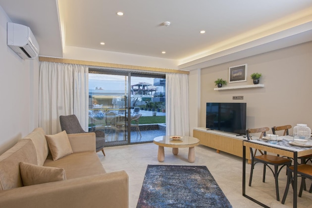 Gallery - A Suite Side
