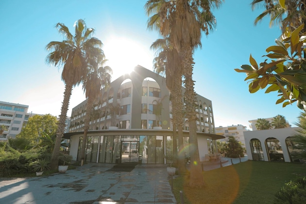 Gallery - Flower Garden Hotel