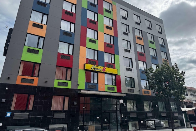 Gallery - Super 8 By Wyndham Brooklyn Fulton Street Broadway Junction