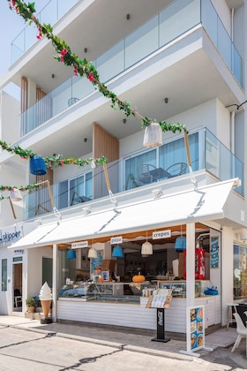 Gallery - Skipper Beachfront Suites