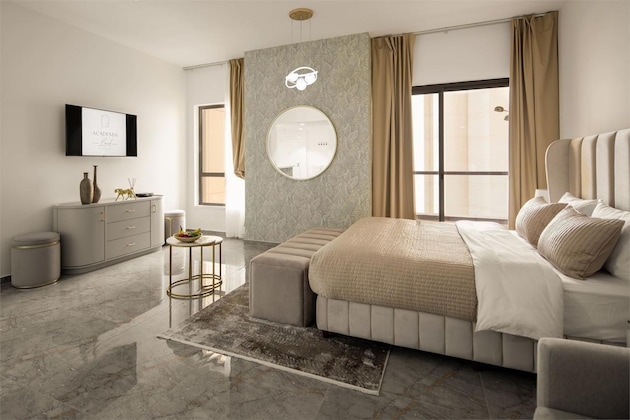 Gallery - Happy Academia Jbr