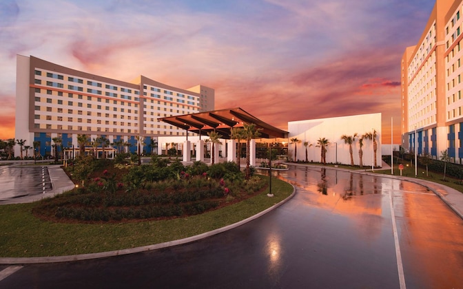 Gallery - Universal’s Endless Summer Resort - Dockside Inn and Suites