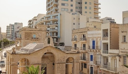 Gillieru Harbour Hotel