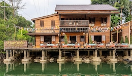 Aana Resort & Spa