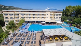 Koukounaria Hotel & Suites