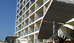 Ramada By Wyndham Acapulco Hotel & Suites