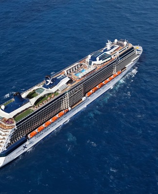 Foto Celebrity Reflection 7