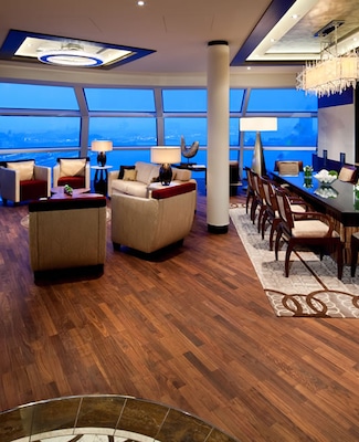 Foto Celebrity Reflection 17