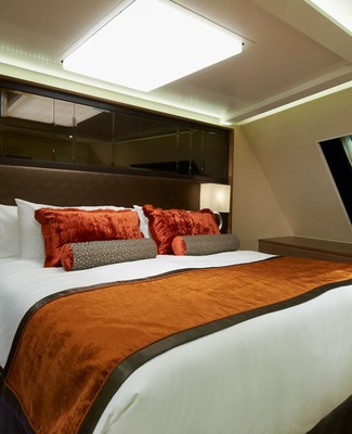 Foto Celebrity Reflection 22