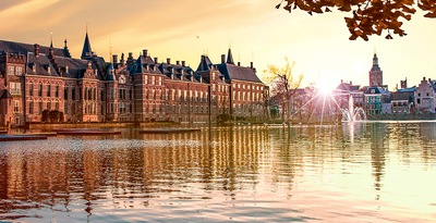 Route durch die ikonischen Städte der Niederlande und Flanderns