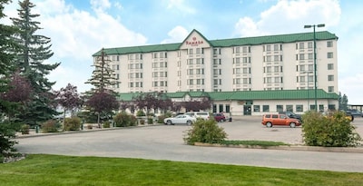 Divya Sutra Plaza And Conference Centre Calgary Airport