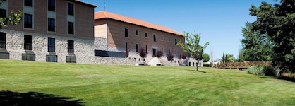 Ac Hotel Palacio De Santa Ana By Marriott