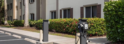 Hawthorn Extended Stay By Wyndham Naples