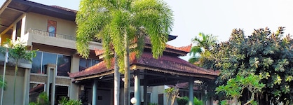 Palm Beach Hotel Bali