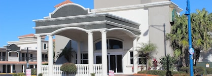 La Quinta Inn & Suites By Wyndham Oceanfront Daytona Beach