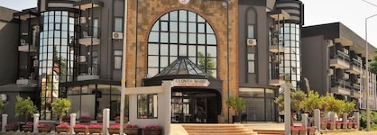 Clover Magic Park Side Hotel