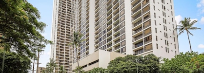 Aston At The Waikiki Banyan