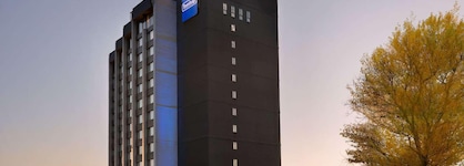 Travelodge By Wyndham Hotel & Convention Centre Quebec City