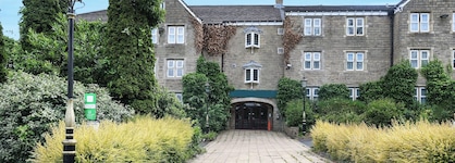 Oyo Tong Park Hotel