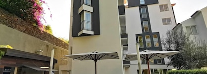 Santa Cruz Village Hotel