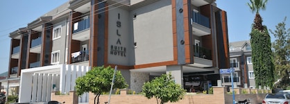Isla Apartments
