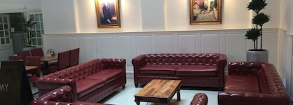 Oyo Rowton Hotel