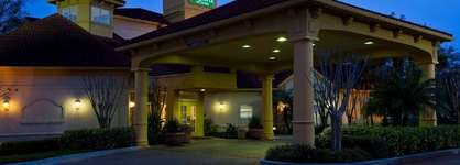 La Quinta Inn & Suites By Wyndham Usf (Near Busch Gardens)