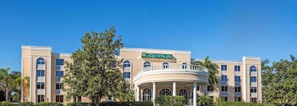 La Quinta Inn & Suites By Wyndham Sarasota Downtown