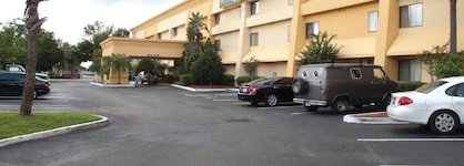 La Quinta Inn & Suites By Wyndham Orlando South