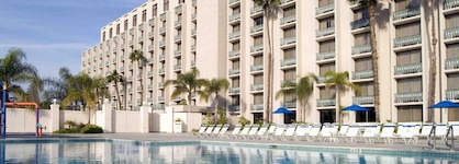 Knott's Hotel