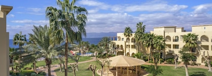 Grand Tala Bay Resort